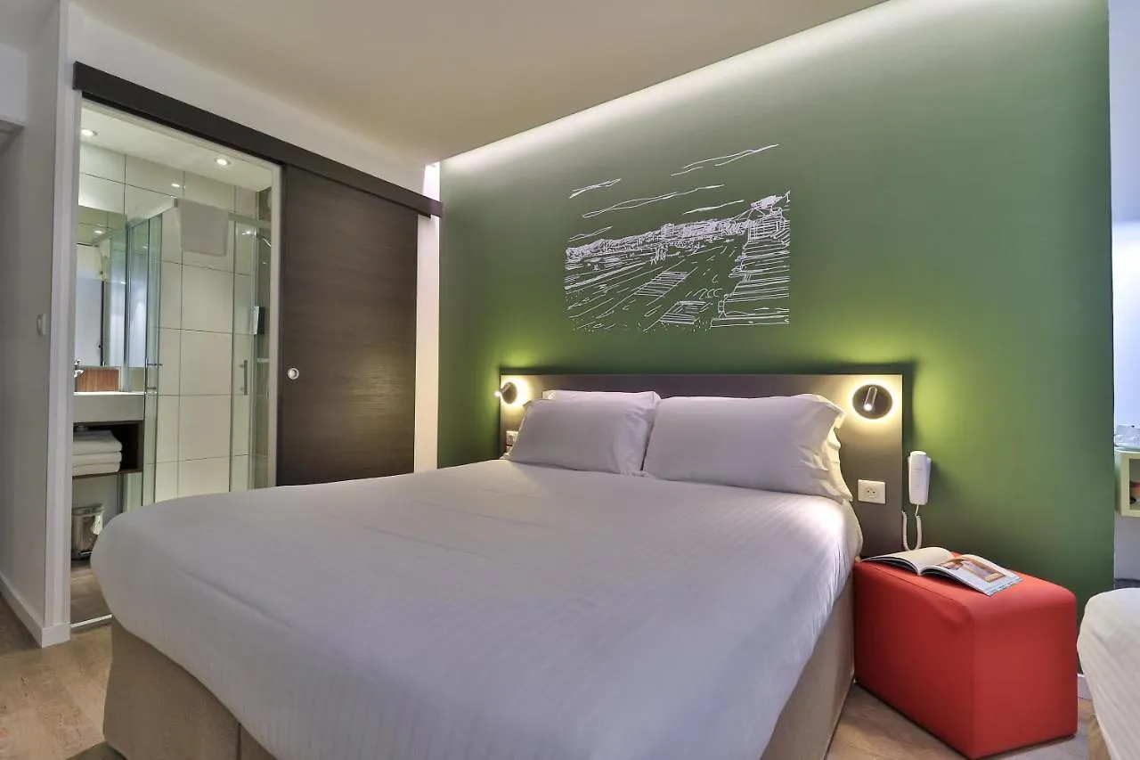 Hotel Restaurant Kyriad Frejus France