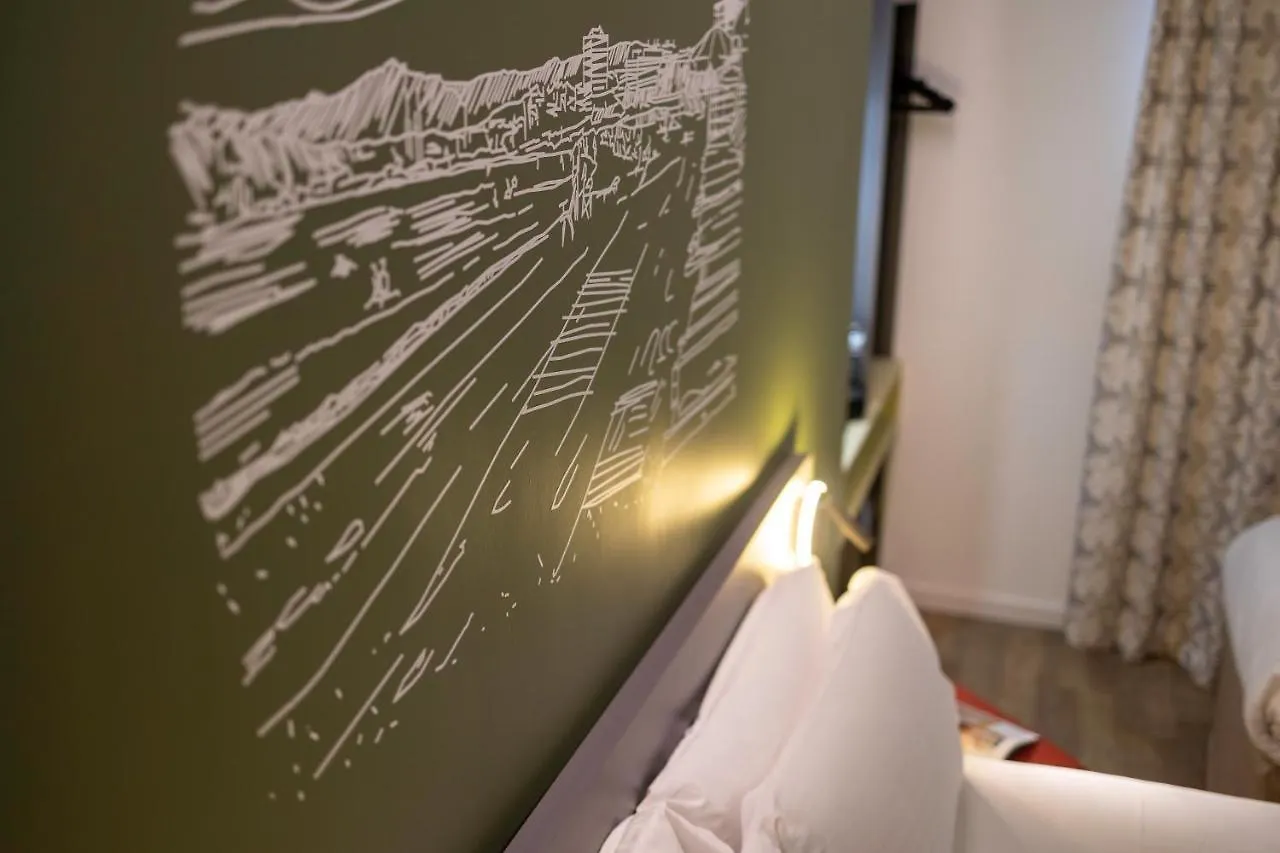 Hotel Restaurant Kyriad Frejus