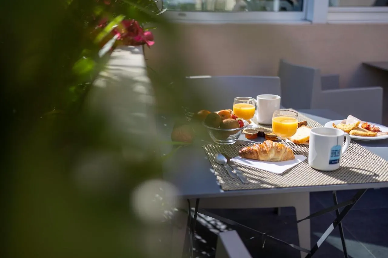 Hotel Restaurant Kyriad Fréjus
