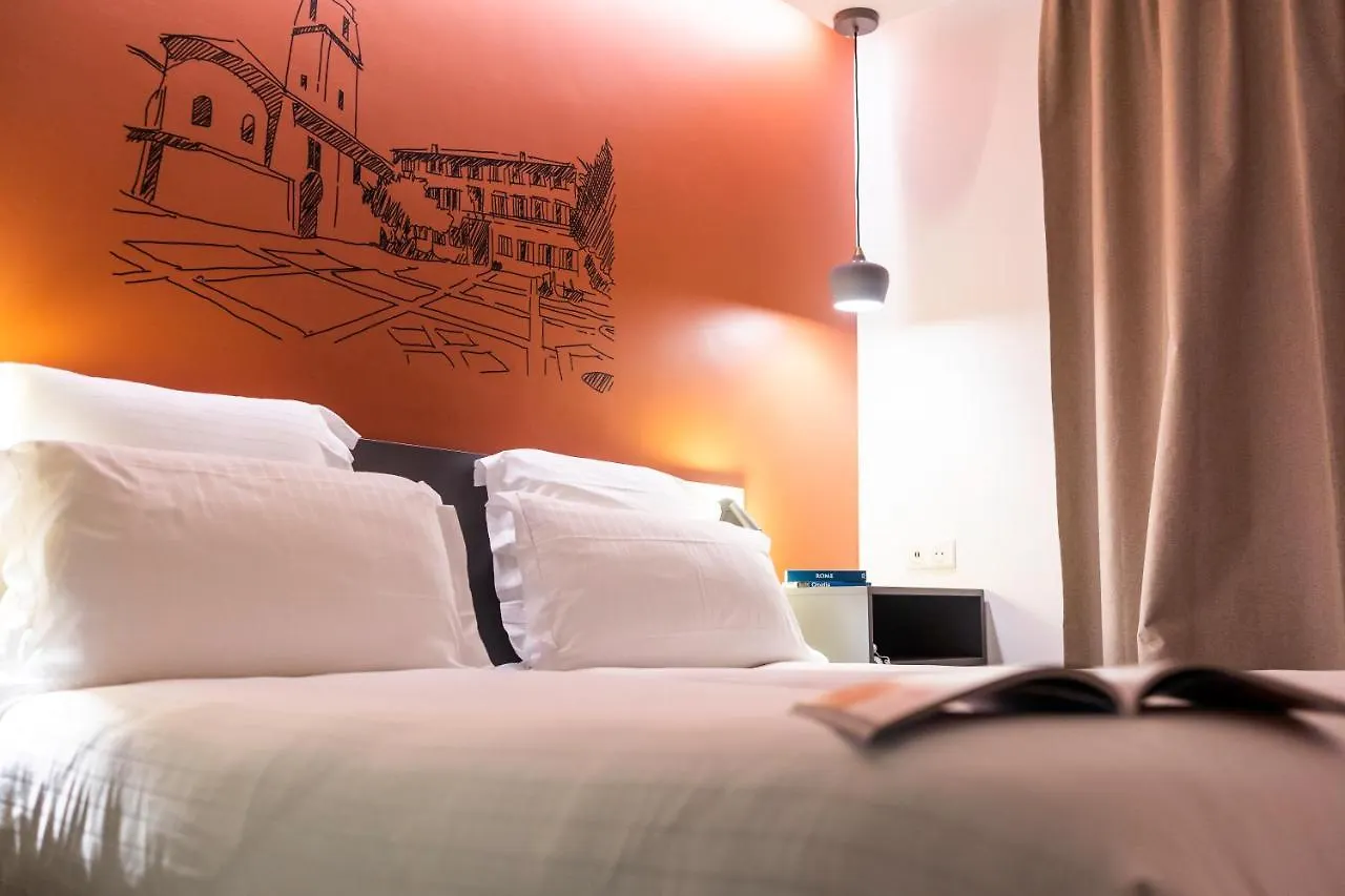 Hotel Restaurant Kyriad Frejus