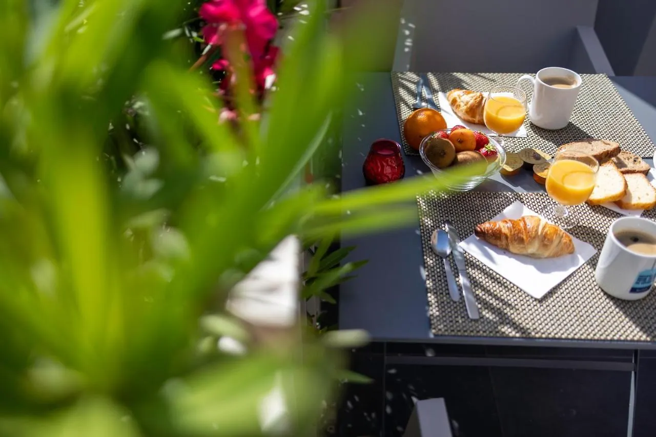 Hotel Restaurant Kyriad Frejus 3*,