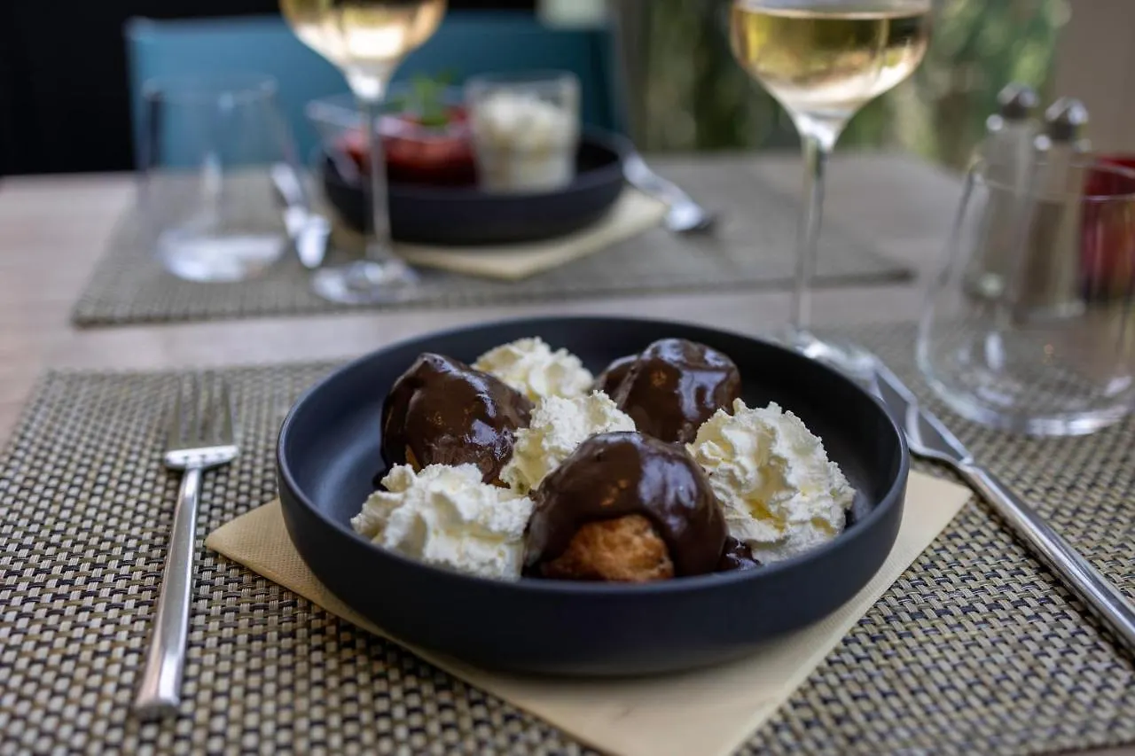 Hotel Restaurant Kyriad Fréjus