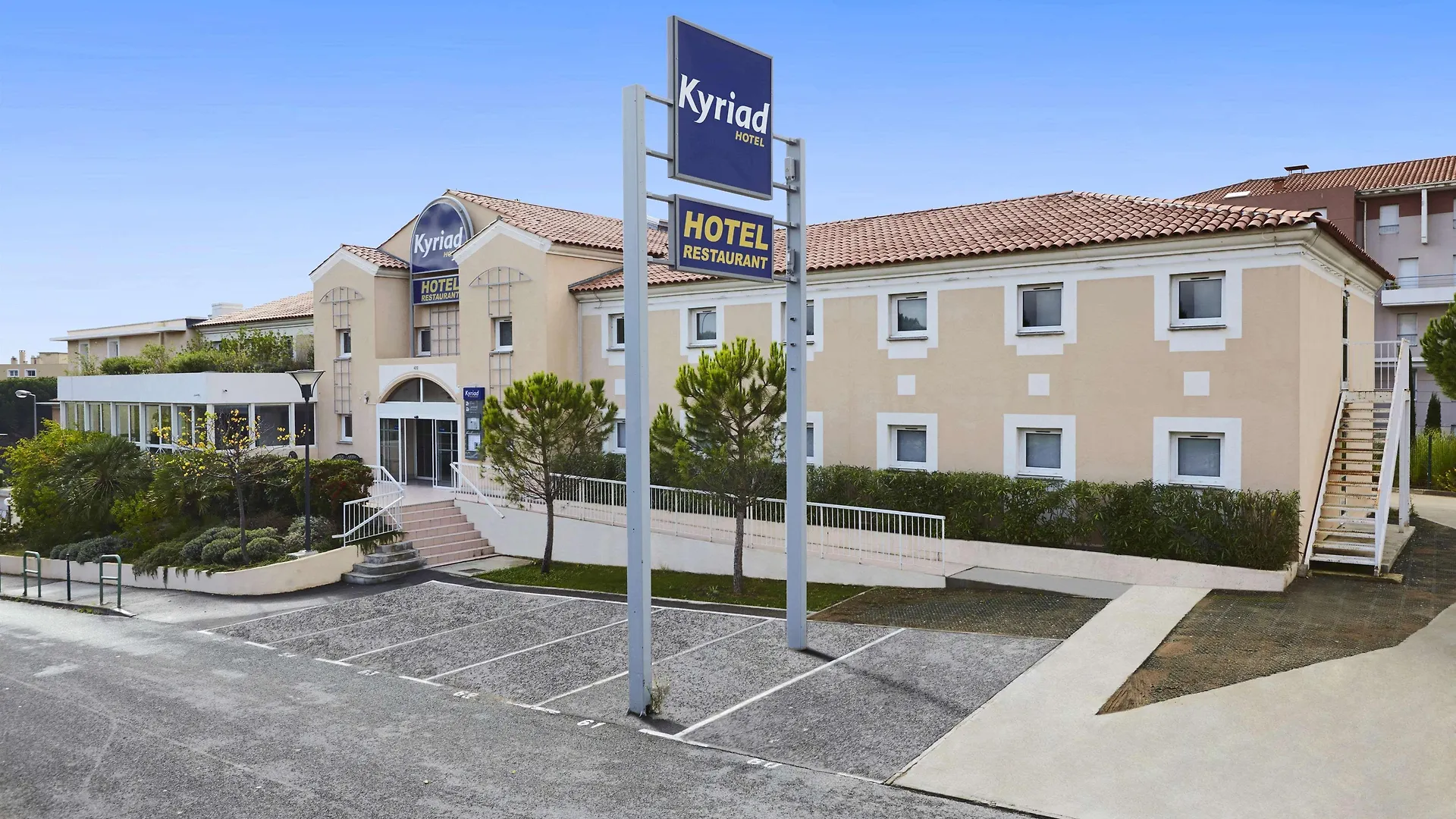Hotel Restaurant Kyriad Frejus 3*,