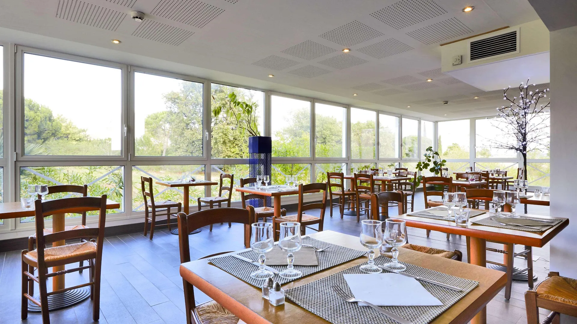 Hotel Restaurant Kyriad Frejus
