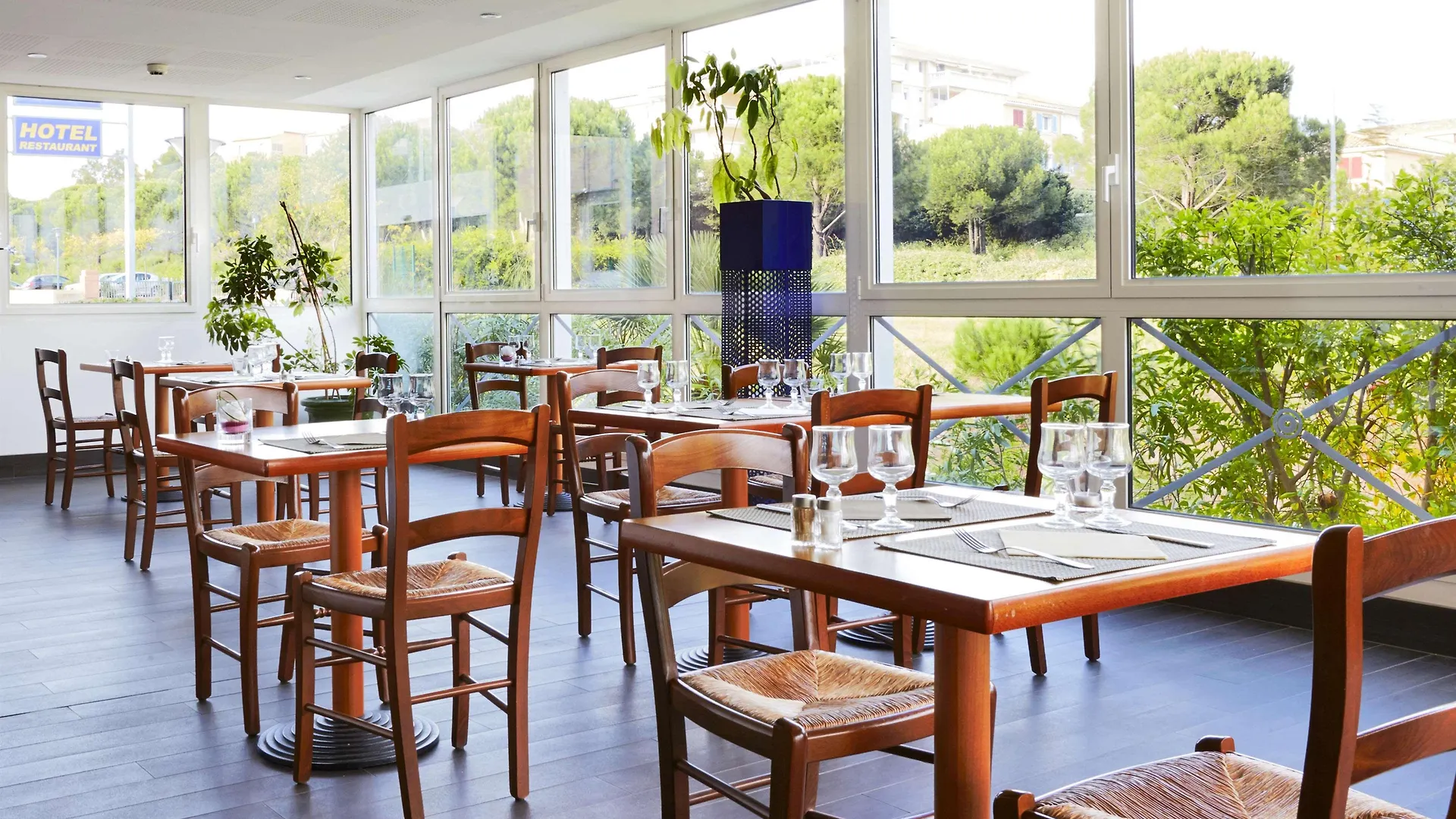Hotel Restaurant Kyriad Frejus France