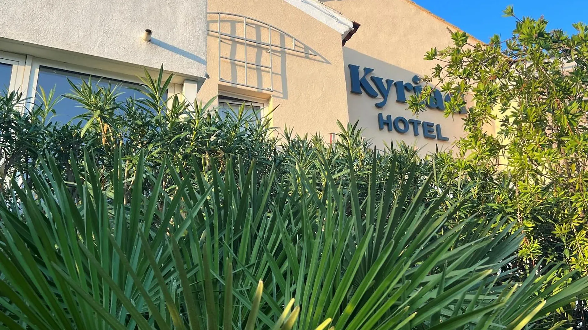 Hotel Restaurant Kyriad Frejus France