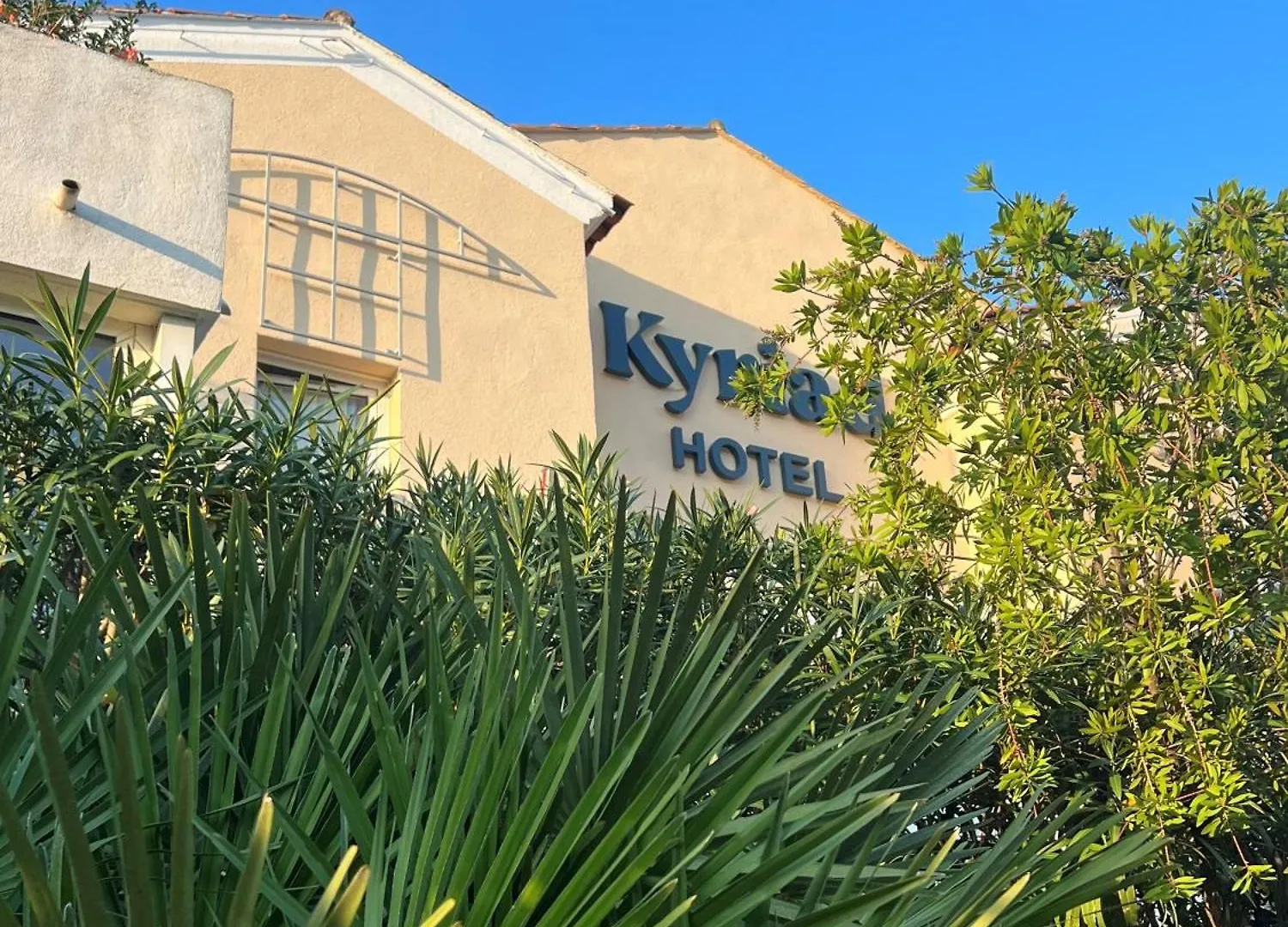 ***  Hotel Restaurant Kyriad Frejus France