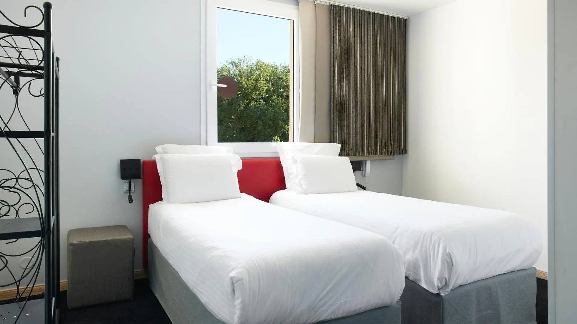 ***  Hotel Restaurant Kyriad Frejus France