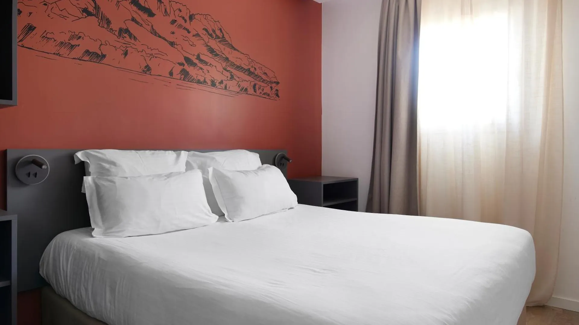 Hotel Restaurant Kyriad Frejus