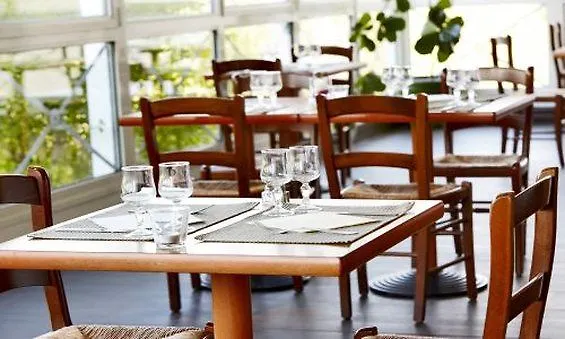 Hotel Restaurant Kyriad Fréjus